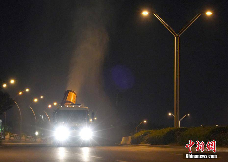 鄭通廠家的環(huán)保霧炮機是如何深度治理粉塵的？